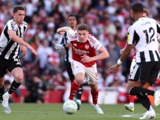 Newcastle United'ı yenen Arsenal maç fazlasıyla liderliğe yükseldi