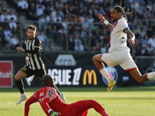 Paris St Germain deplasmanda Angers'ı farklı geçti