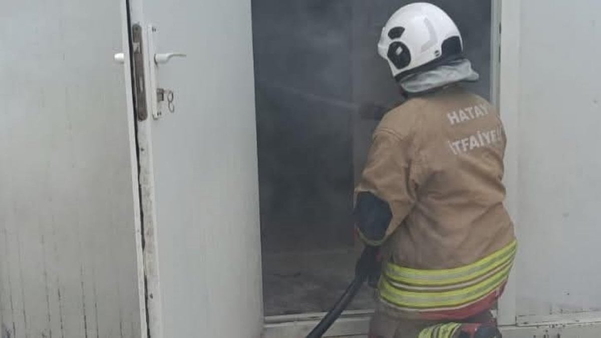 Hatay'da konteyner yangını