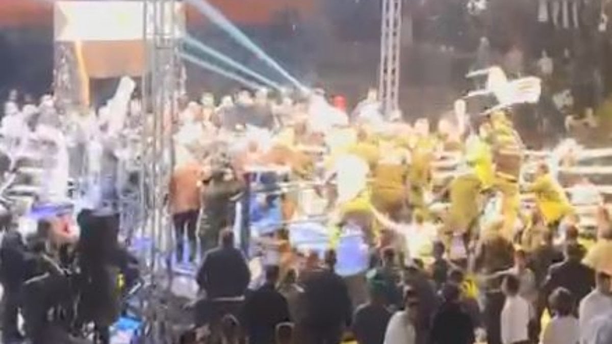 Trabzon'da boks maçında kavga kamerada