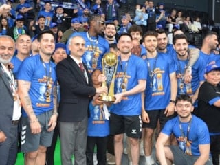 Çayırova Belediyespor basketbolda Süper Lig'e yükselişini kutladı