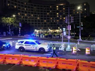 Beyaz Saray Muhabirleri Yemeği'nde kaos: Trump salondan çıkarıldı