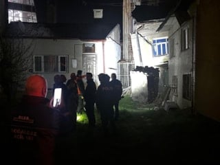 Sivas'ta 2 katlı müstakil ev yan yattı