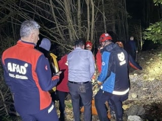 Kastamonu’da dağlık alanda uçurumdan düşen genç kurtarıldı
