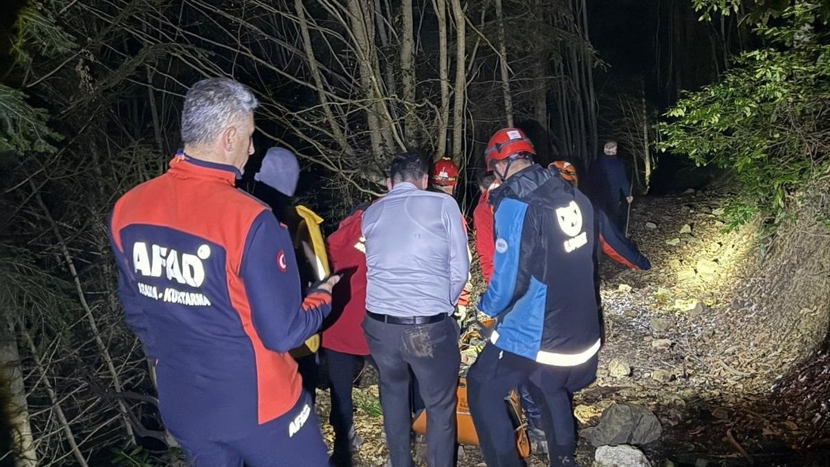 Kastamonu’da dağlık alanda uçurumdan düşen genç kurtarıldı