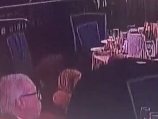 Trump'a suikast girişimi: Hiçbir şey olmamış gibi yemek yemeye devam etti