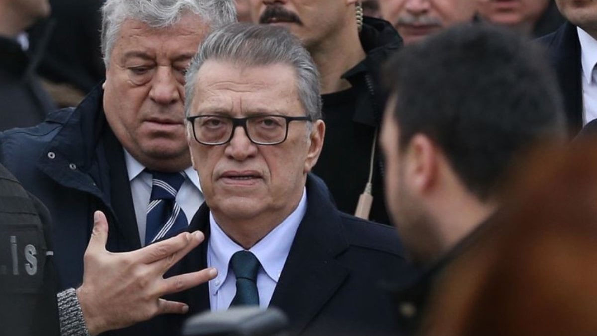 Türk siyasetinin önemli isimlerinden biri: Eski Başbakan Mesut Yılmaz'ın portresi