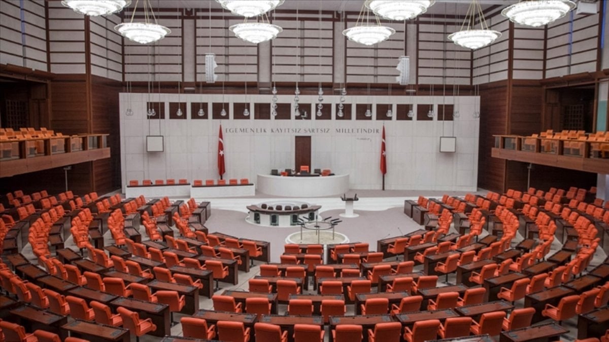 27 Nisan e-muhtırasının üzerinden 19 yıl geçti: Türk demokrasisinde kritik dönüm noktası