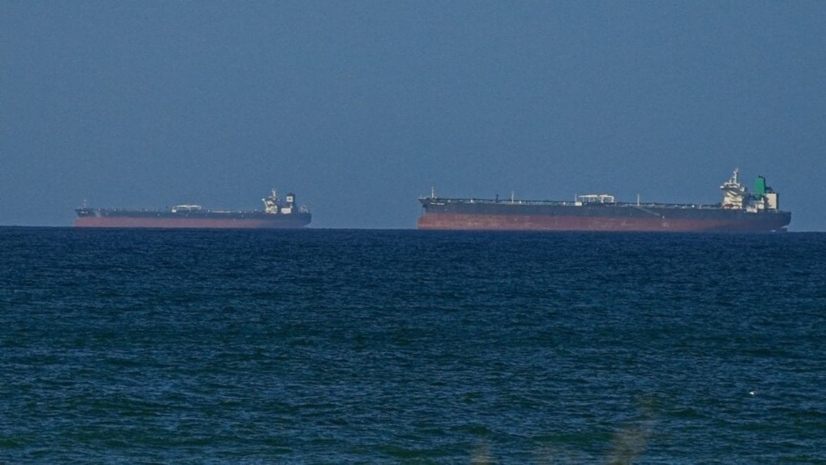 Brent petrol, Hürmüz Boğazı'na ilişkin haber akışından etkiliyor