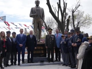 CHP'li Marmaraereğlisi Belediyesi, okul saldırılarına rağmen heykel açılışını ertelemedi