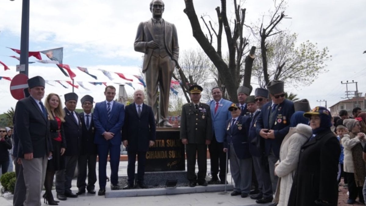 CHP, heykellerine bir yenisi 23 Nisan'da eklendi: Marmaraereğlisi’nde açıldı