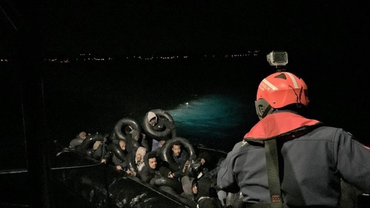 Çeşme açıklarında 31 düzensiz göçmen yakalandı