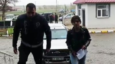 Muş’ta örnek yardım: Kimliğini unutan öğrenci sınava polisle yetişti