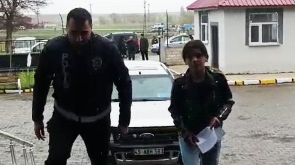 Muş’ta örnek yardım: Kimliğini unutan öğrenci sınava polisle yetişti