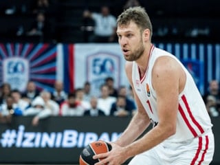 EuroLeague'de sezonun MVP'si Sasha Vezenkov oldu
