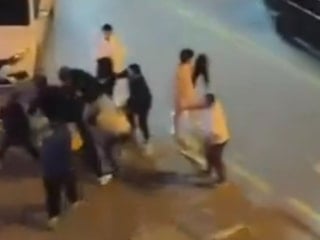 İstanbul'da iki grup arasında çıkan kavga kameraya yansıdı