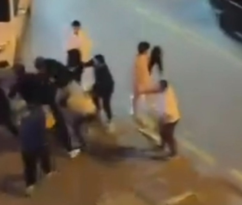 İstanbul'da iki grup arasında çıkan kavga kameraya yansıdı