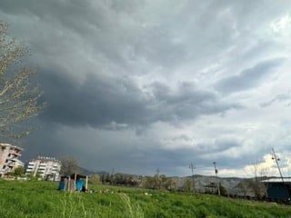 Tunceli'de etkili olan sağanak yağış vatandaşlara zor anlar yaşattı