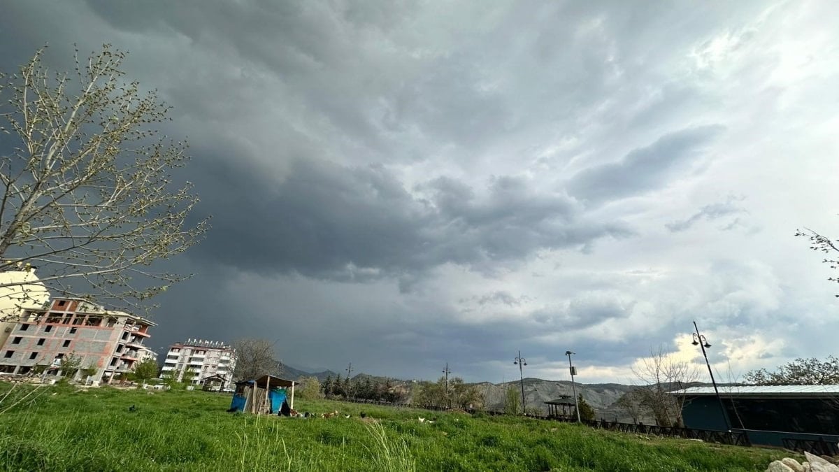 Tunceli'de etkili olan sağanak yağış vatandaşlara zor anlar yaşattı