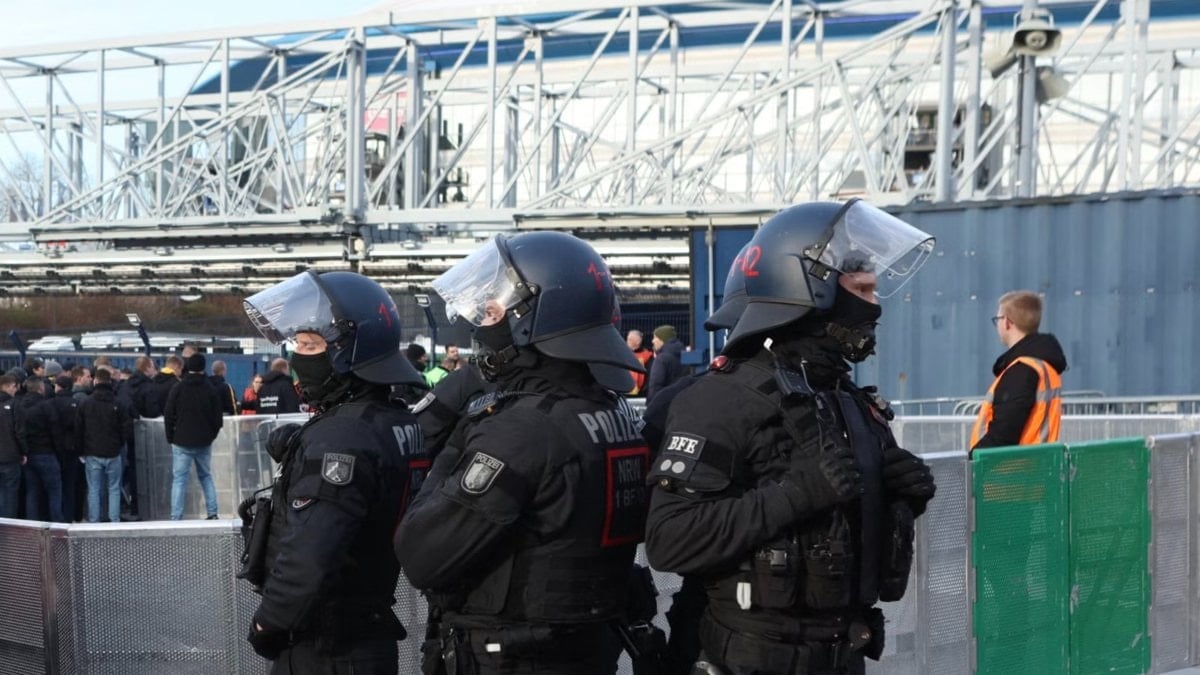 Almanya'da kan donduran olay: Schalke 04'ün stadyumunda bir taraftar ölü bulundu!
