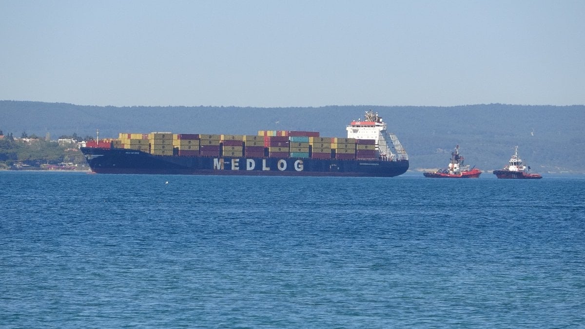 Çanakkale Boğazı’nda konteyner gemisi arızalandı