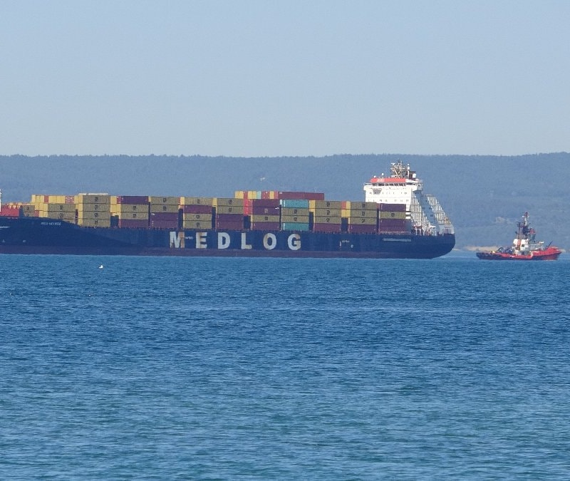 Çanakkale Boğazı’nda konteyner gemisi arızalandı