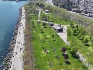 İstanbul'da sıcak havayı fırsat bilenler sahillere akın etti