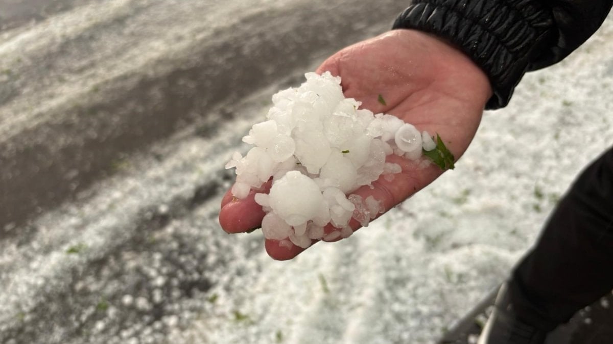 Gaziantep'te ceviz büyüklüğünde dolu yağdı
