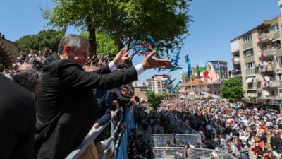 Manisa'da Özgür Özel, mesir macunu dağıttı
