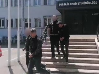 Bursa'da kontak anahtarı üzerinde unutulan kargo aracını çalan şüpheliler yakalandı