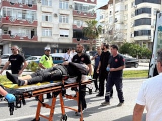 Antalya'da motosikletler çarpıştı: 3 yaralı