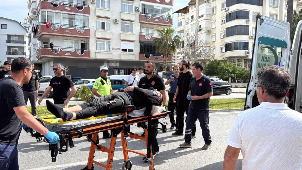 Antalya'da motosikletler çarpıştı: 3 yaralı