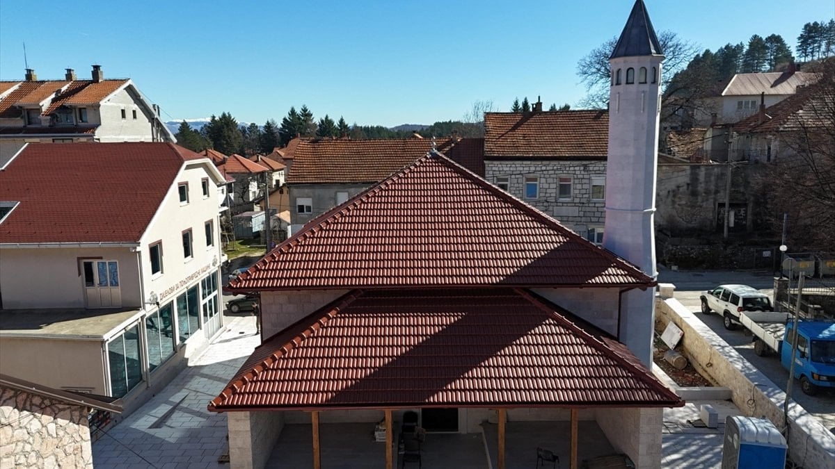 Bosna savaşında yıkılan Dugalica Camisi, Türkiye'nin desteğiyle yeniden açıldı