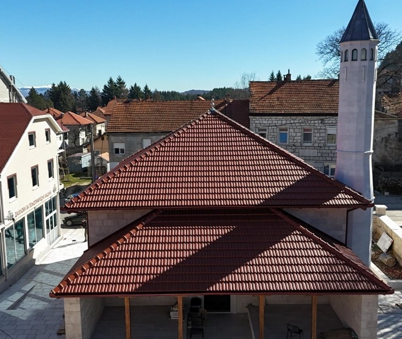 Bosna savaşında yıkılan Dugalica Camisi, Türkiye'nin desteğiyle yeniden açıldı