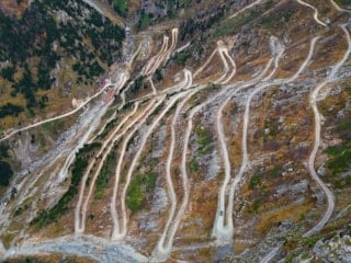 Dünyanın en tehlikeli yolu Türkiye'de: D915 Of - Bayburt yolu Derebaşı Virajları