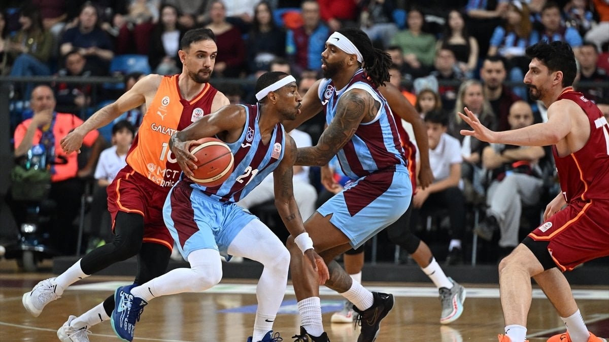 Trabzonspor, Galatasaray karşısında kazandı