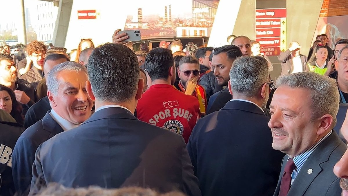 Galatasaraylı yöneticiler, Fenerbahçeli yöneticileri karşıladı