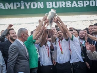 Bursaspor, şampiyonluk kupasına kavuştu