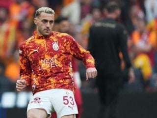 Galatasaray'dan 200. maçına çıkan Barış Alper Yılmaz'a plaket