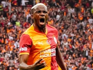 Victor Osimhen bu derbiyi de boş geçmedi