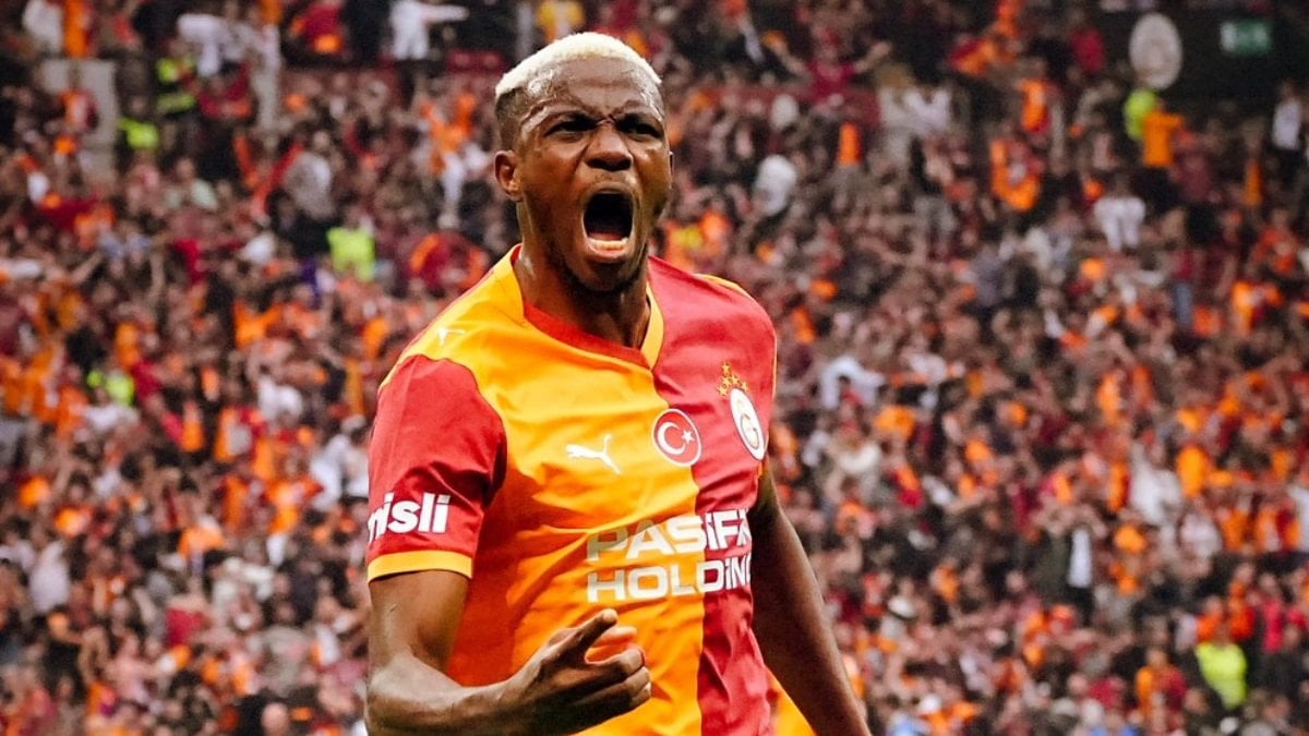 Victor Osimhen bu derbiyi de boş geçmedi