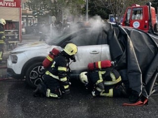 Kayseri'de seyir halindeki elektrikli araç alev aldı