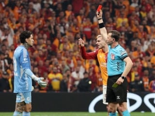 Derbide olay var! Ederson kırmızı kart gördü...