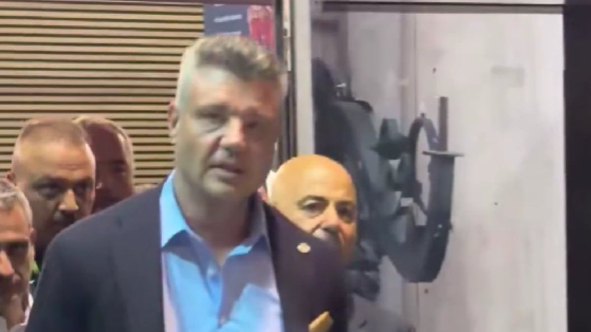 Sadettin Saran, derbinin ardından stattan ayrıldı