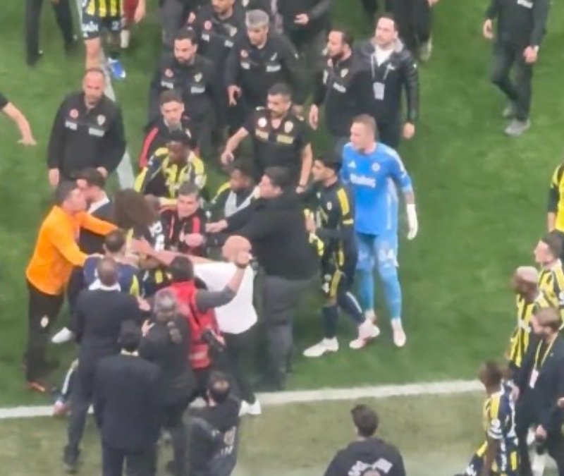 Derbinin bitiş düdüğüyle birlikte kavga çıktı
