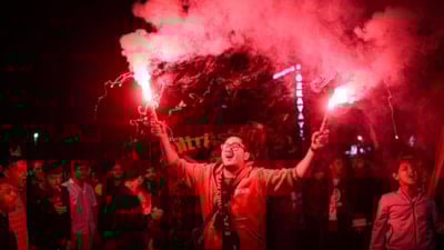 Galatasaray taraftarları derbi sonrası sokaklara indi