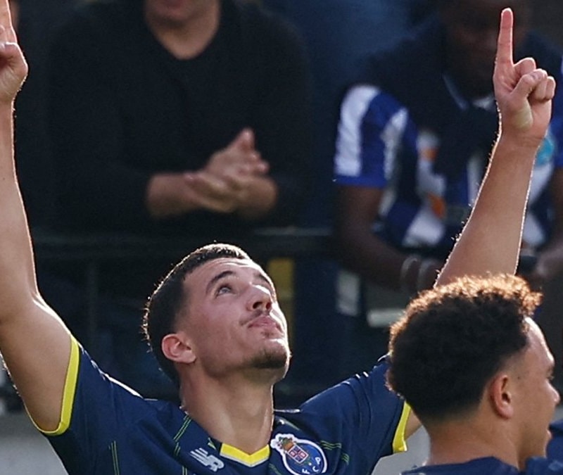 Porto, Deniz Gül'ün attığı gollerle Estrelya karşısında galip