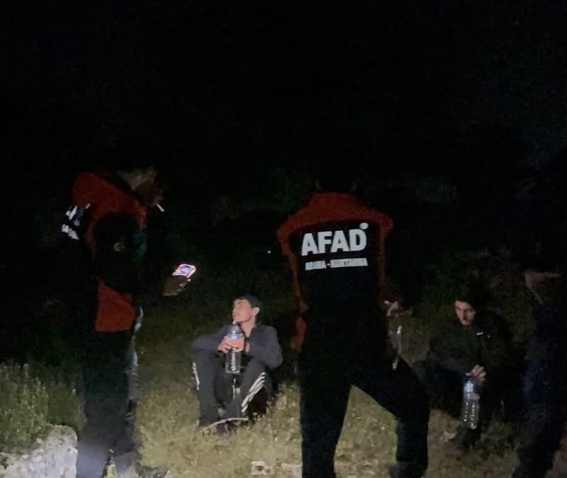 İzmir'de dağlık alanda mahsur kalan çocuklar kurtarıldı