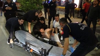 Antalya'da derbi galibiyetini kutlayan bir taraftar bıçakla yaralandı