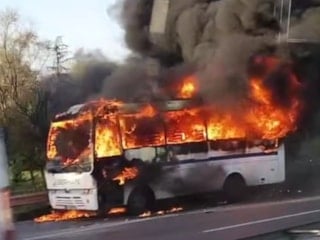 İstanbul'da servis midibüsü alevlere teslim oldu
